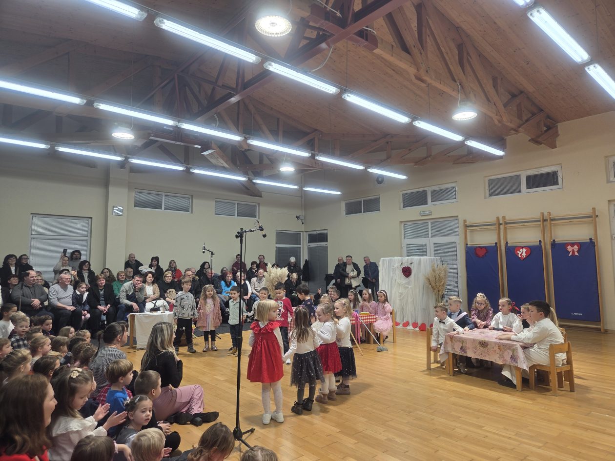 DV VRAPČIĆ ŠENKOVEC Bake i djedovi u središtu priredbe ‘Volim djeda i baku’ (8) DV VRAPČIĆ ŠENKOVEC Bake i djedovi u središtu priredbe ‘Volim djeda i baku’ (8)