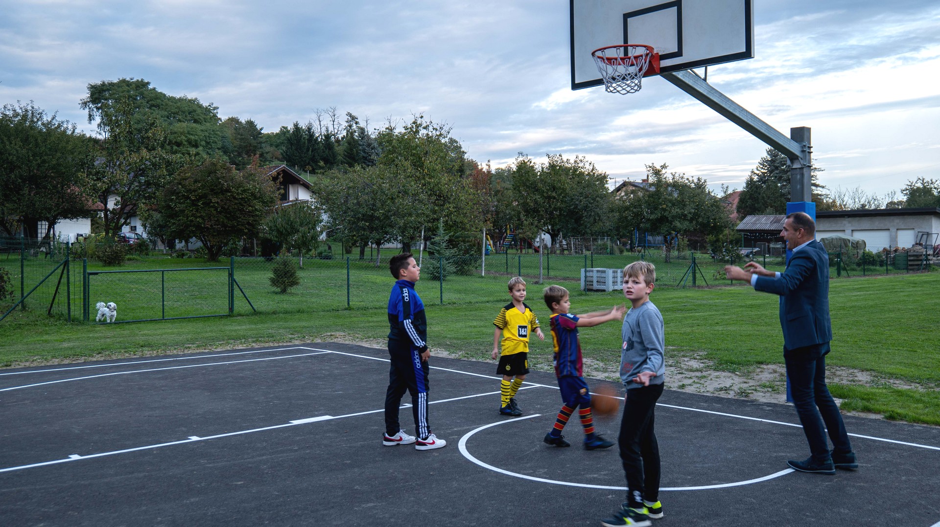 Župan Posavec i načelnik Meglić svečano otvorili obnovljeno košarkaško igralište u Šenkovcu Župan Posavec i načelnik Meglić svečano otvorili obnovljeno košarkaško igralište u Šenkovcu
