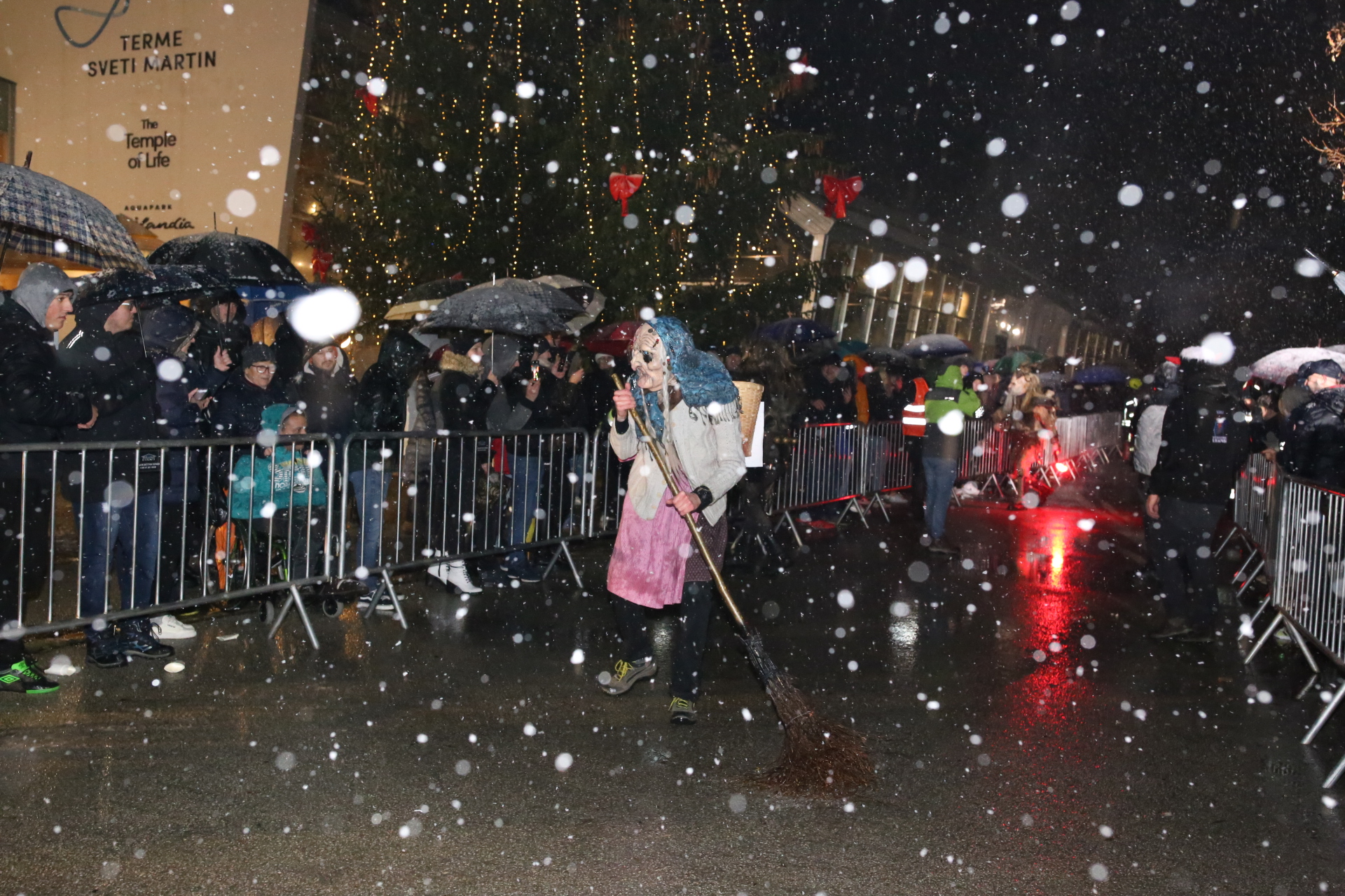 Oko 350 sudionika okupilo se na Svetomartinskom krampuslaufu!