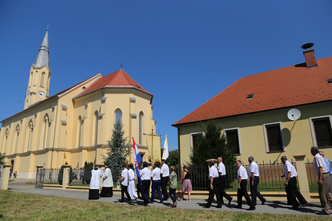 Mladen Cikač iz Gornjeg Hrašćana u Macincu služio mladu misu