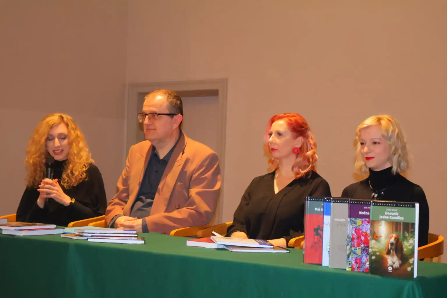 21. kolo Bibliotke Insula (12)