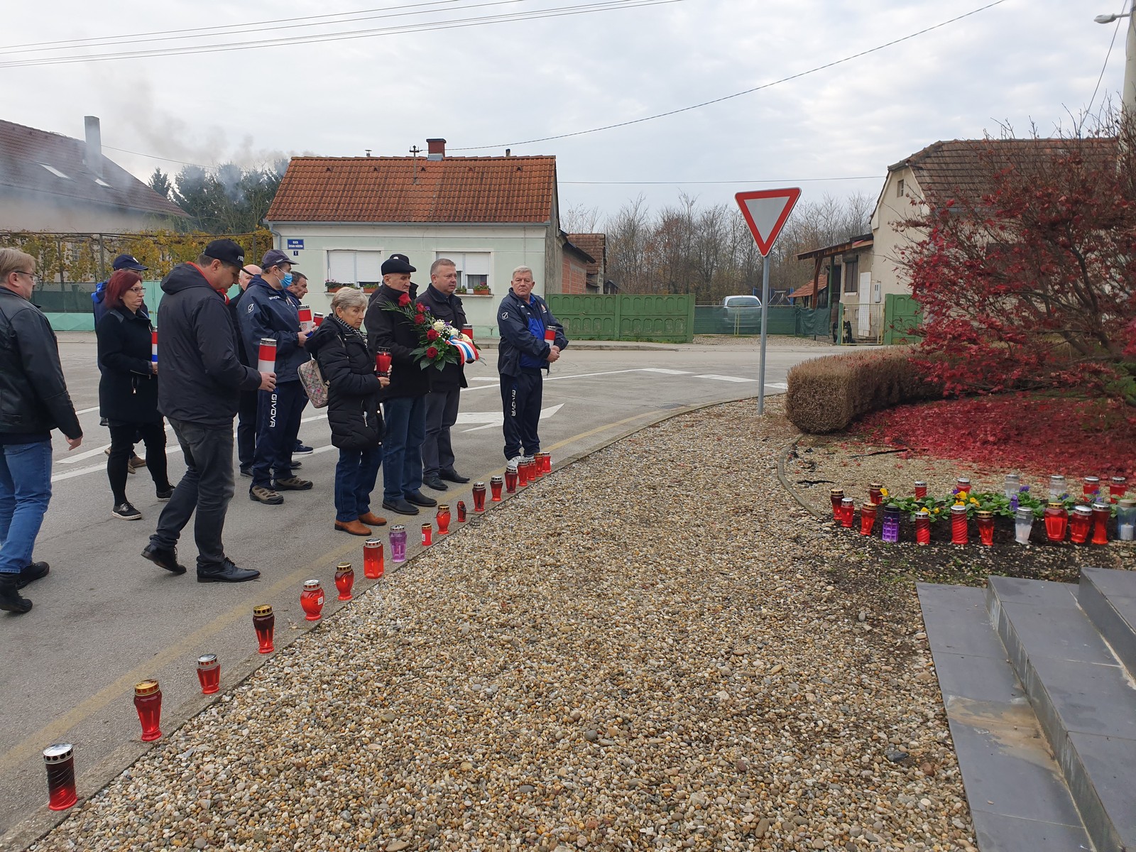 FOTO U Strahonincu obilježen Dan sjećanja, mještani se prisjetili Ivana Hižmana koji je stradao u obrani Vukovara