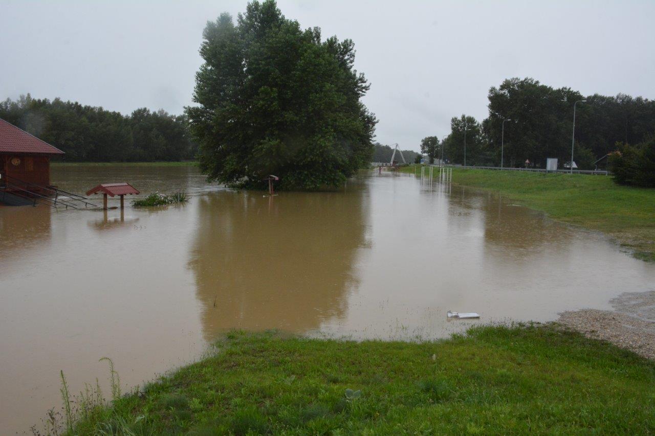 DONJA DUBRAVA Vodostaj Drave napravio svoje, veliki dio površine je već poplavljeno