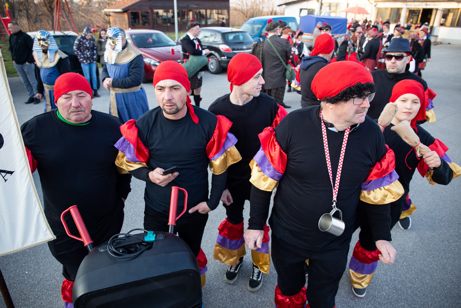DOMIŠLJATE MAŠKARE U ZASADBREGU Bolničari, vještice, Škoti…