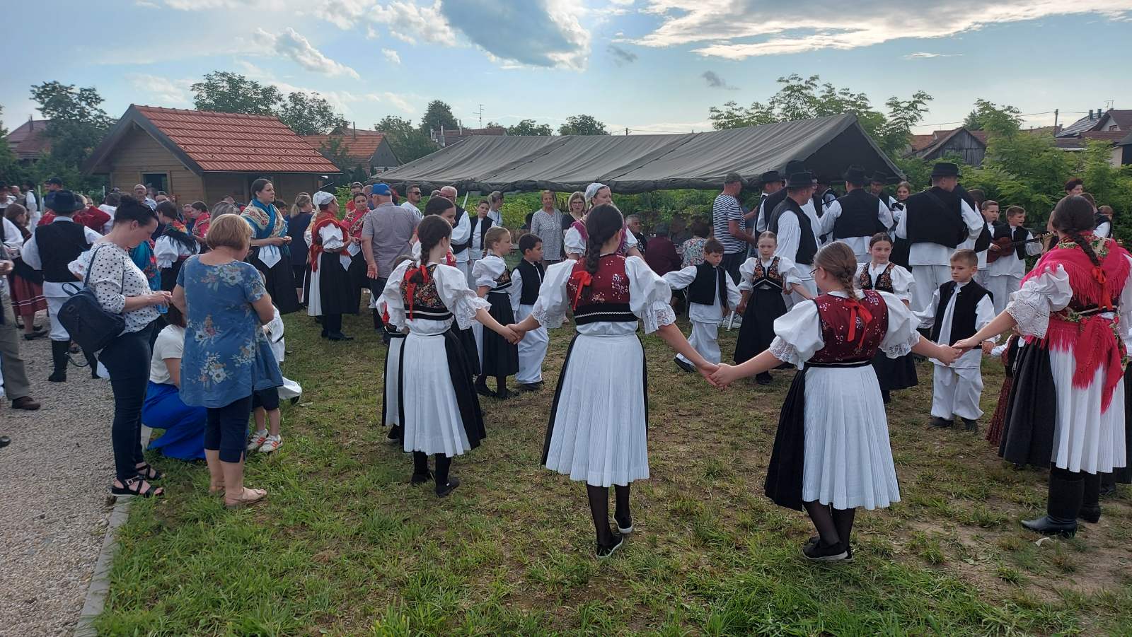 FOTO I VIDEO Donji Vidovec: Pjeva se i pleše na Festivalu folklora i tradicije ‘Vidovo 2023.’