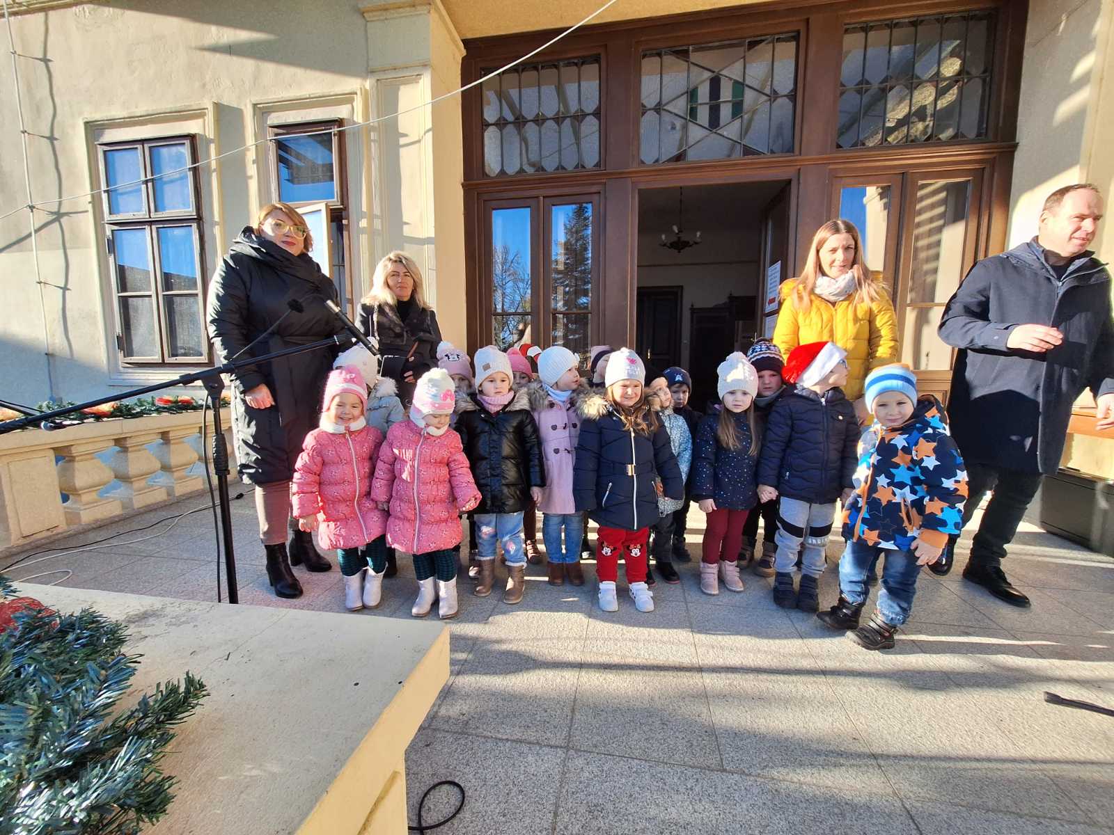 FOTO/VIDEO Pogledajte blagdansku atmosferu Božićnog sajma u Donjoj Dubravi