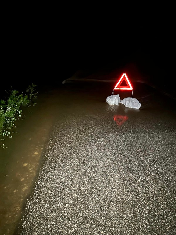 MIKLAVEC DVD Miklavec, DVD Podturen i DVD Sivica zajedničkim snagama gradili nasipe za spas kuća