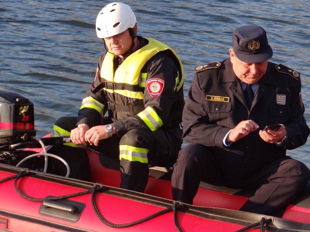 Vatrogasna vježba na obali Mičigen jezera