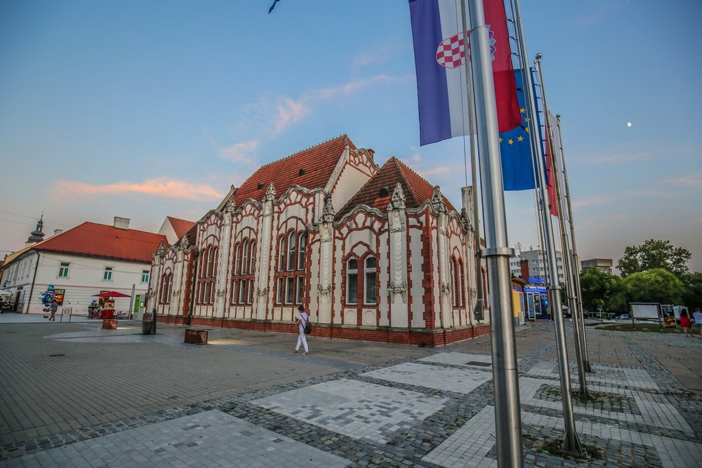 Šetnja gradom uz čarobne efekte zlatnog sata