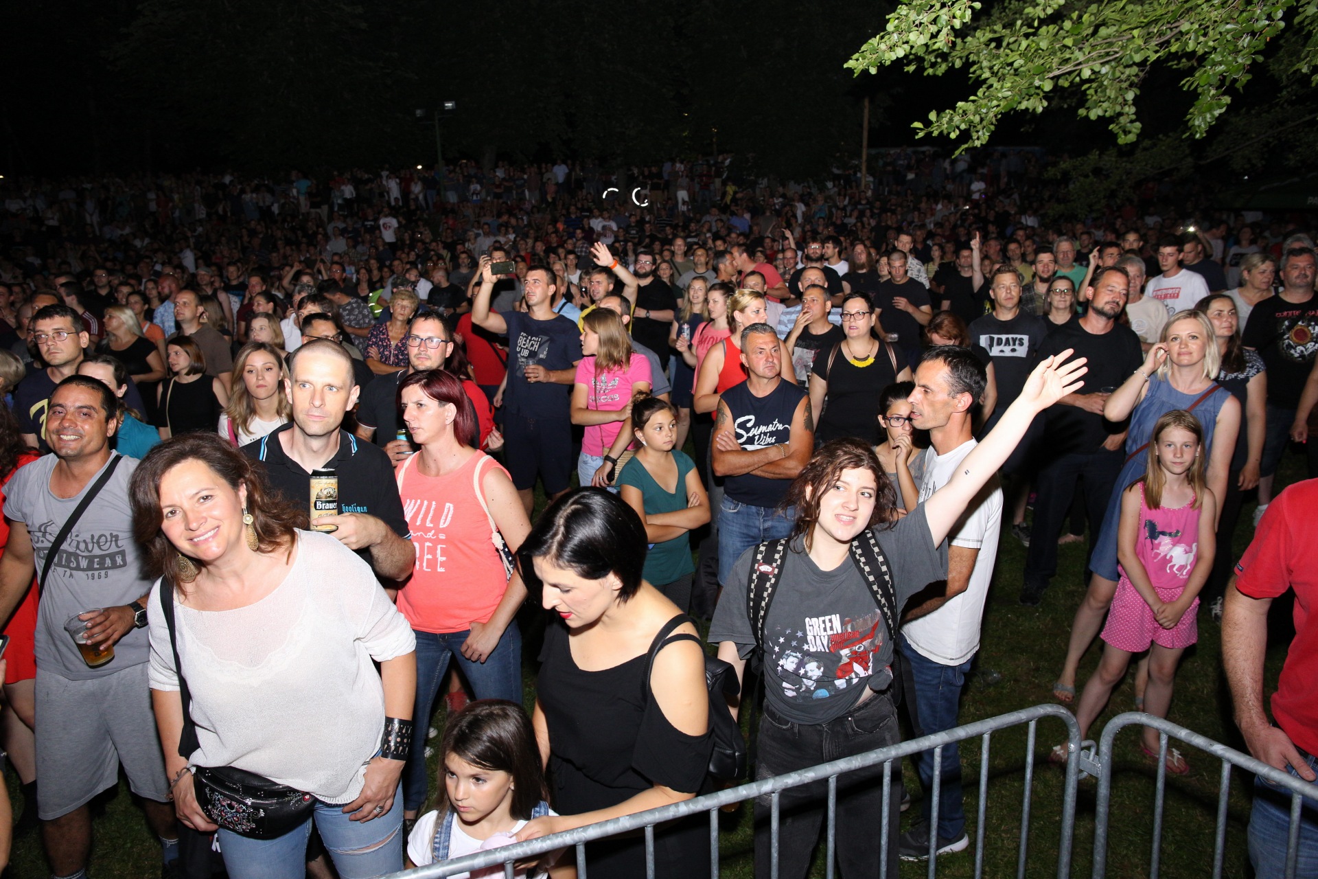 LJETO U GRADU ZRINSKIH Psihomodo pop i Gobac pjevali s brojnim fanovima u Čakovcu LJETO U GRADU ZRINSKIH Psihomodo pop i Gobac pjevali s brojnim fanovima u Čakovcu