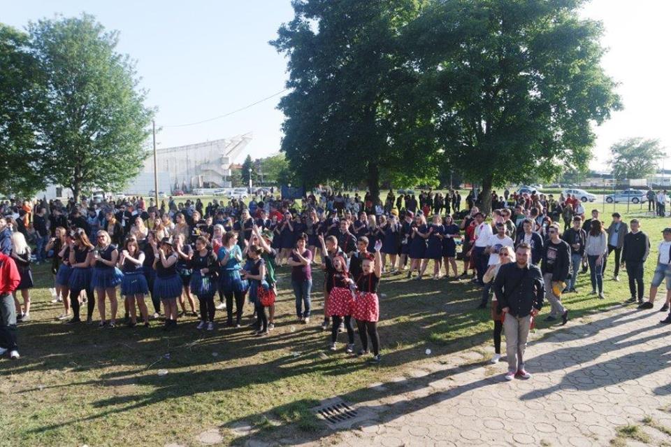 1323938813582685075222863108565