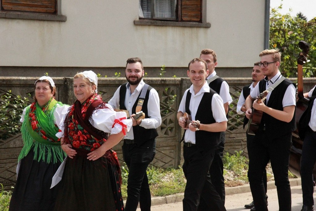 Mještani mimohodom obilježili Dan Macinca i proslavili blagdan Velike Gospe uz izložbu ‘Macinec na biciklima’