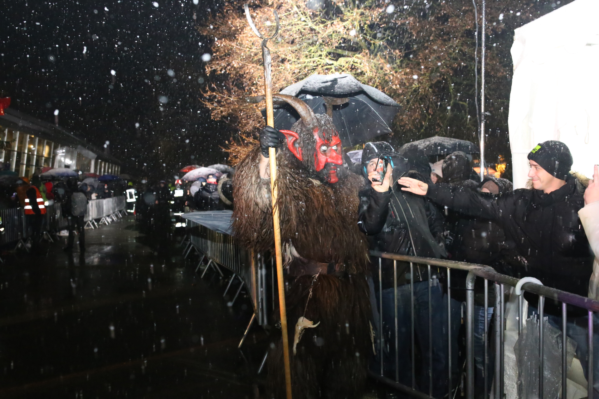 Oko 350 sudionika okupilo se na Svetomartinskom krampuslaufu! Oko 350 sudionika okupilo se na Svetomartinskom krampuslaufu!