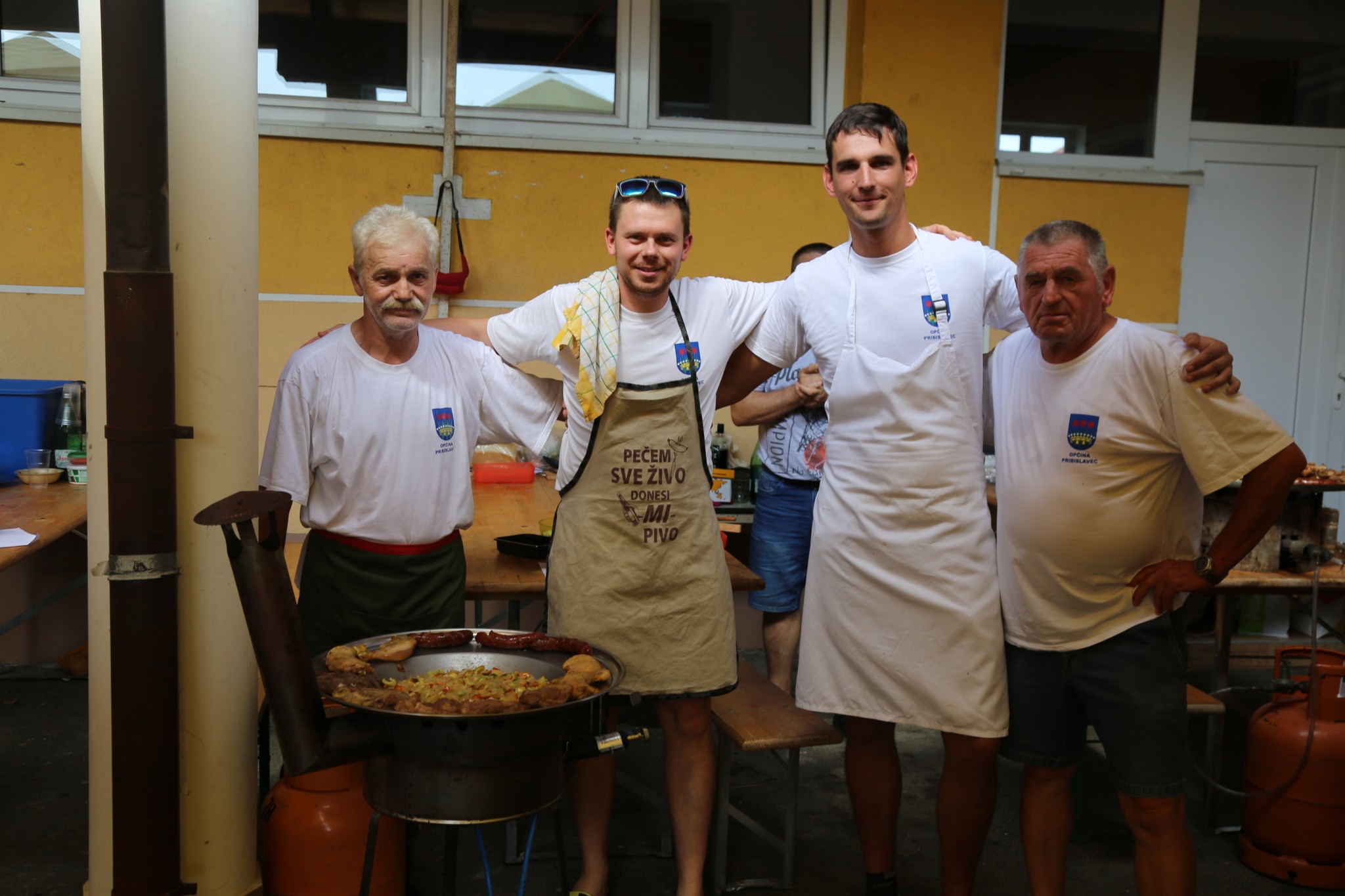 Miris ‘grofovske kotlovine’ u subotu se širio Pribislavcem