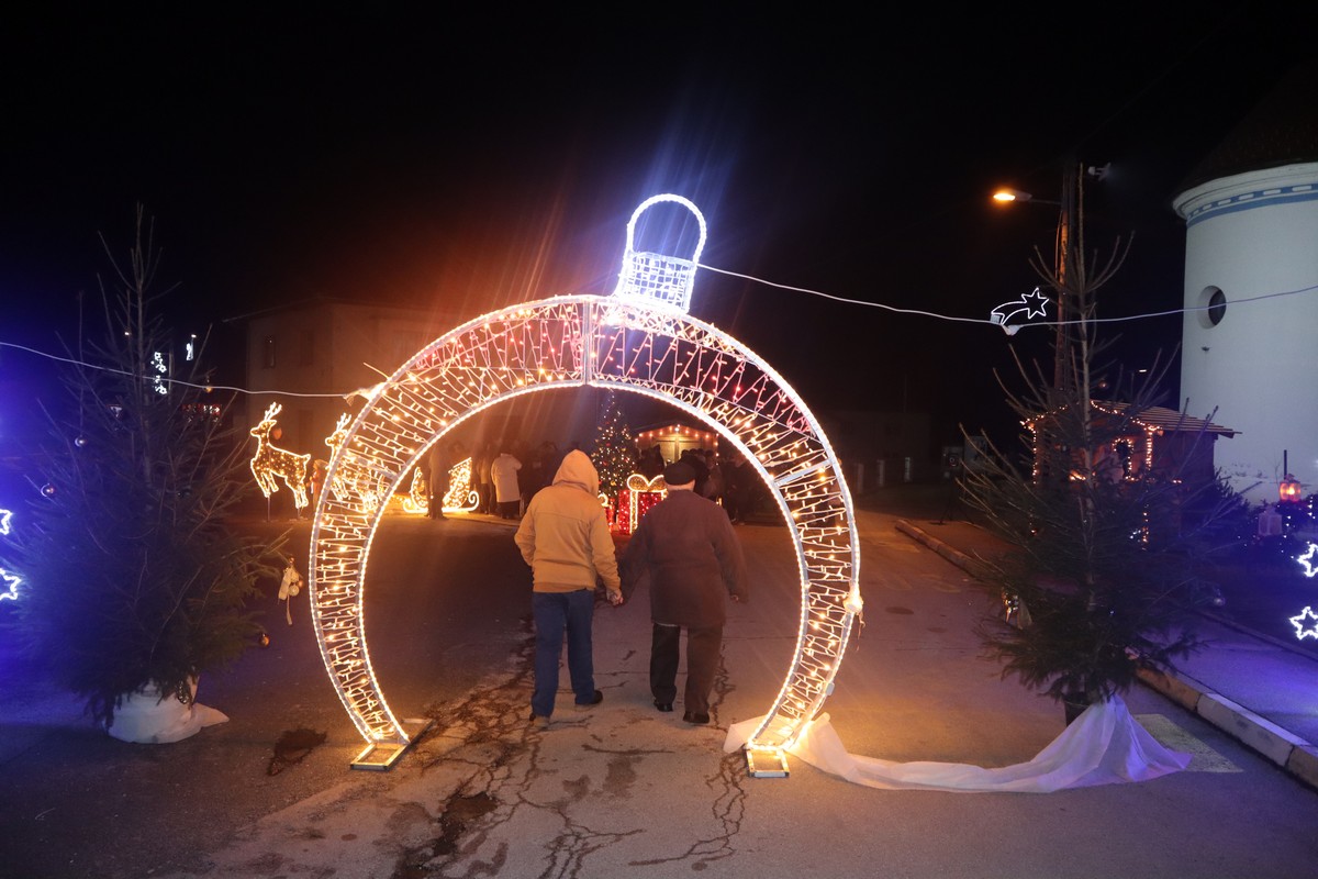 FOTO Na adventskom vijencu u centru Svetog Martina na Muri upaljena je još jedna svijeća