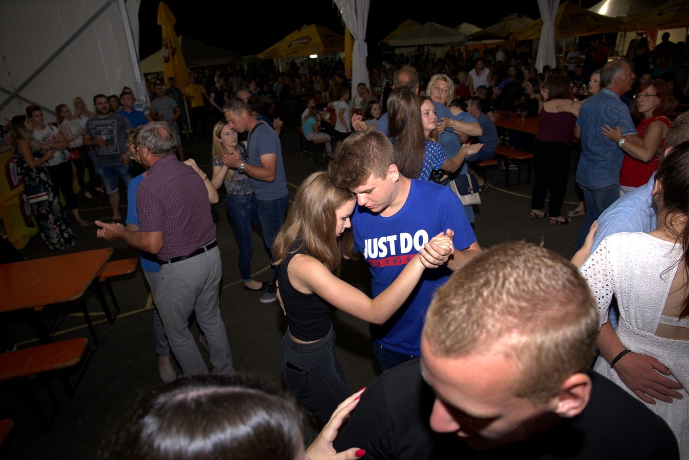 Mejaši rasplesali brojnu publiku u Palovcu