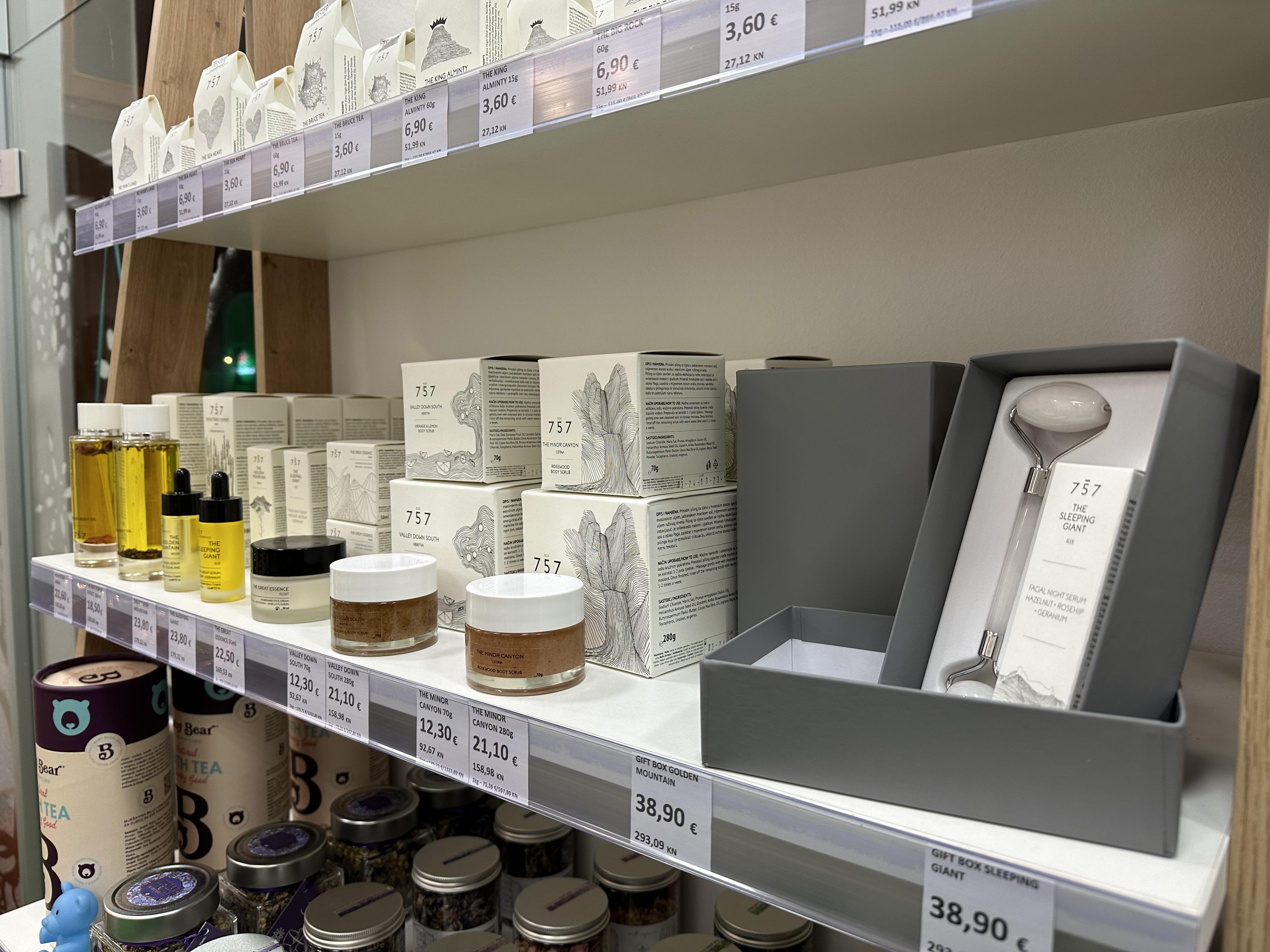 crosmetica božić 2023