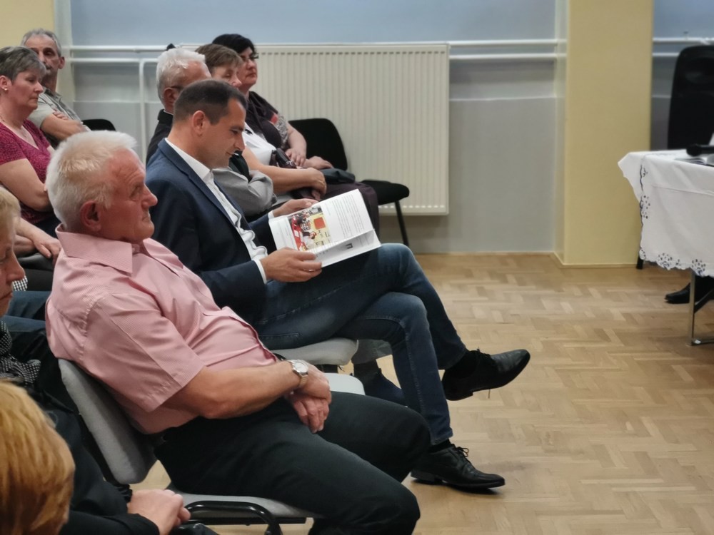 FOTO Udruga ‘Izvor’ iz Ivanovca je skromno, ali nezaboravno predstavila fotomonografiju 15 godina Udruge
