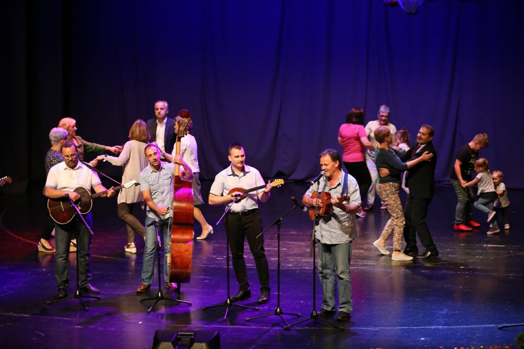 3426880510215167921288340537851