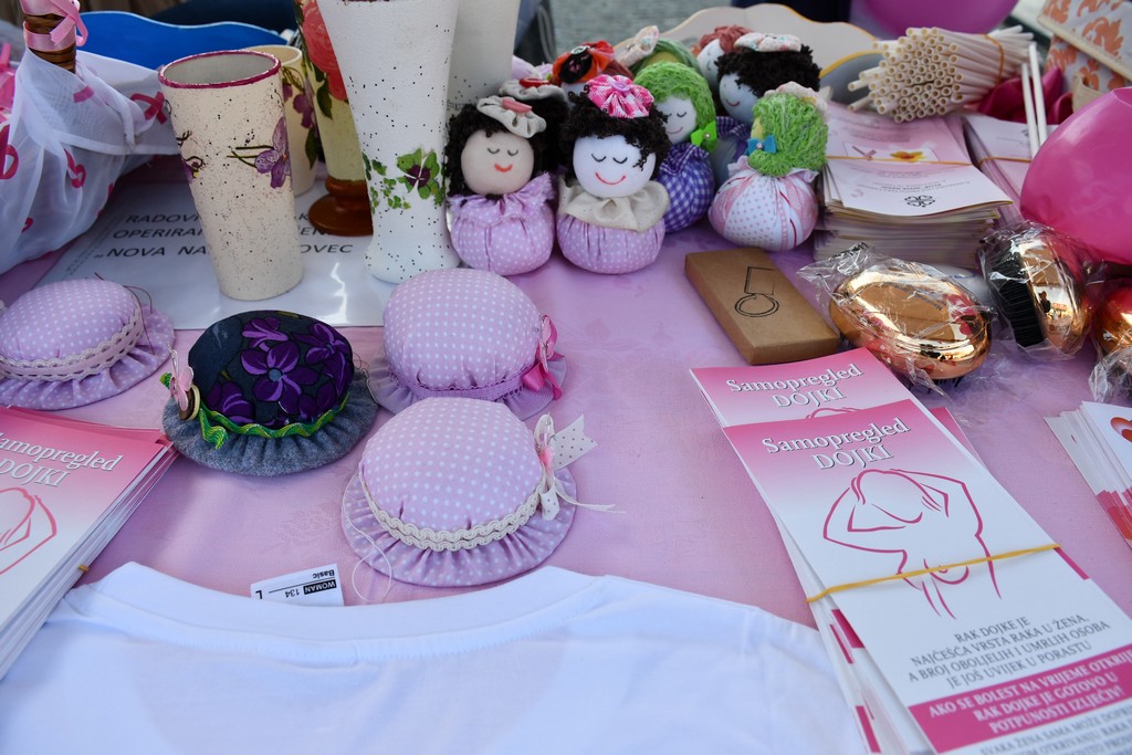 DAN RUŽIČASTE VRPCE Subotnje prijepodne u središtu Čakovca obasjano ružičastim tonovima