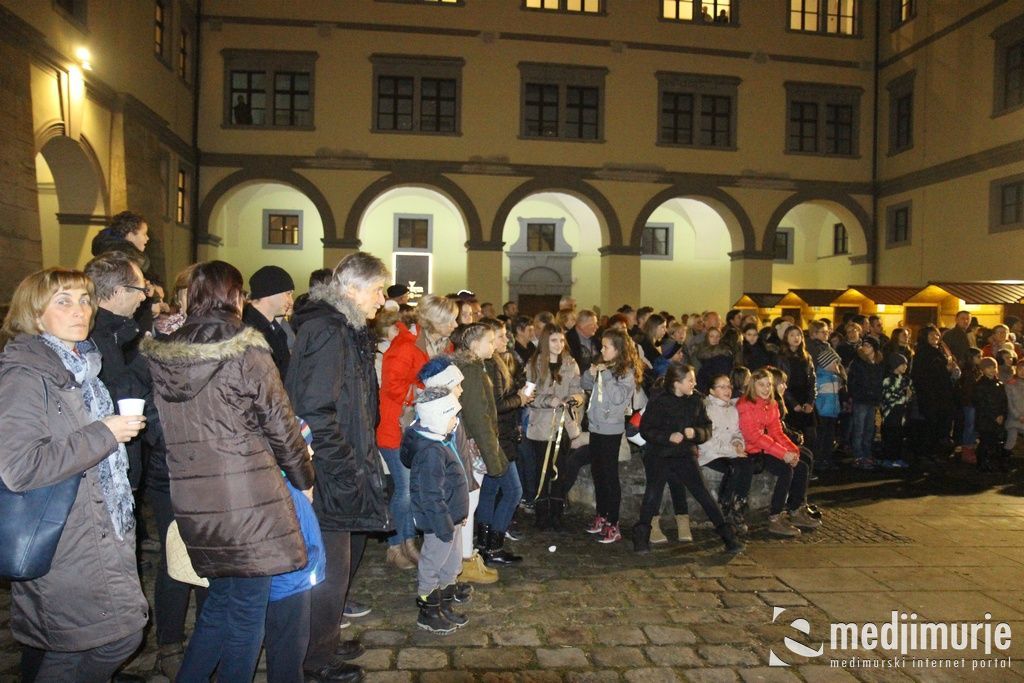 nocmuzejacakovec0115247014