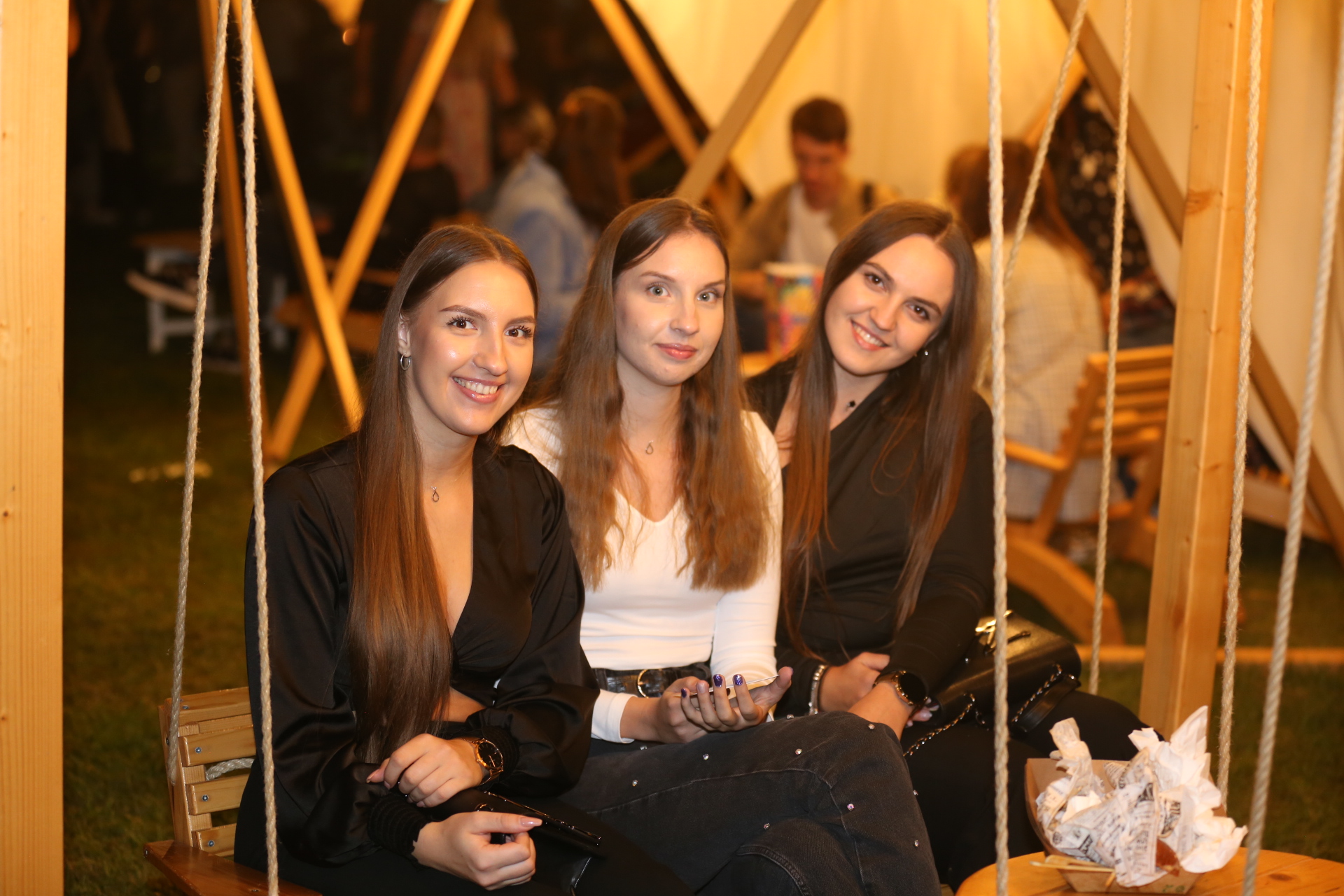 FOTO I VIDEO Vesna Pisarović na Marini Prelog rasplesala mnogobrojne posjetitelje i uveličala prvu večer Festivala balona