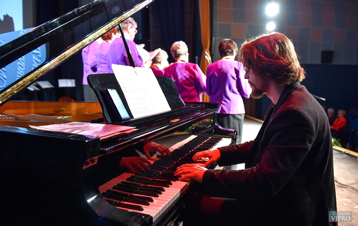 Udruga umirovljenika pjesmom čestitala Majčin dan