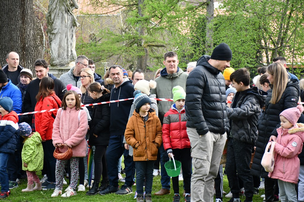 VIDEO I FOTO Potraga za uskrsnim jajima u Perivoj Zrinskih privukla mnoštvo mališana