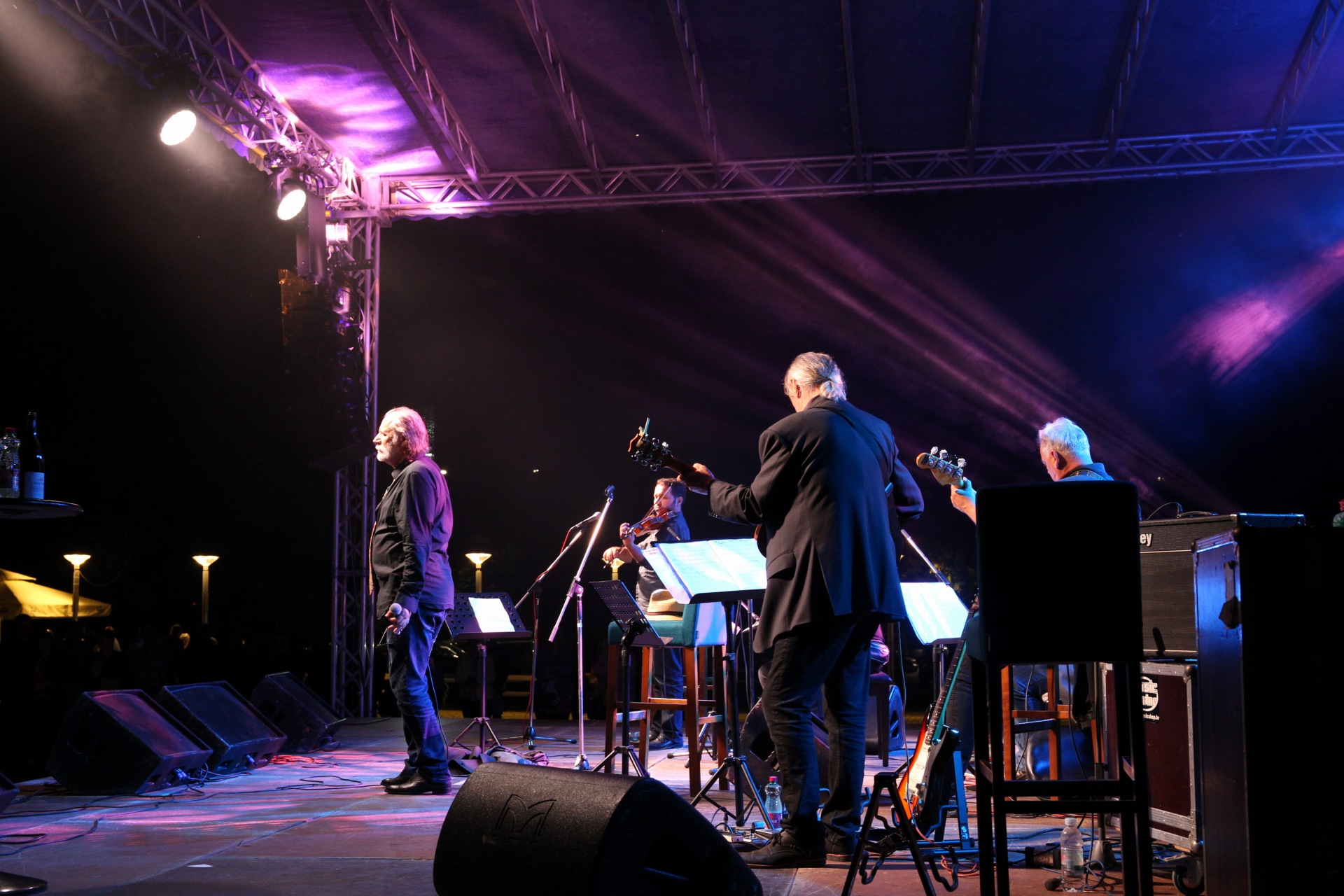 Koncert Rade Šerbedžije i Zapadnog kolodvora na Trgu Republike u Čakovcu