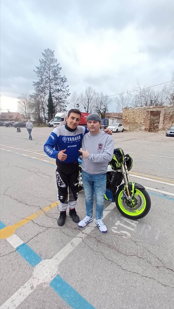 FOTO I VIDEO Akrobacije na motorima za malenu Lavu