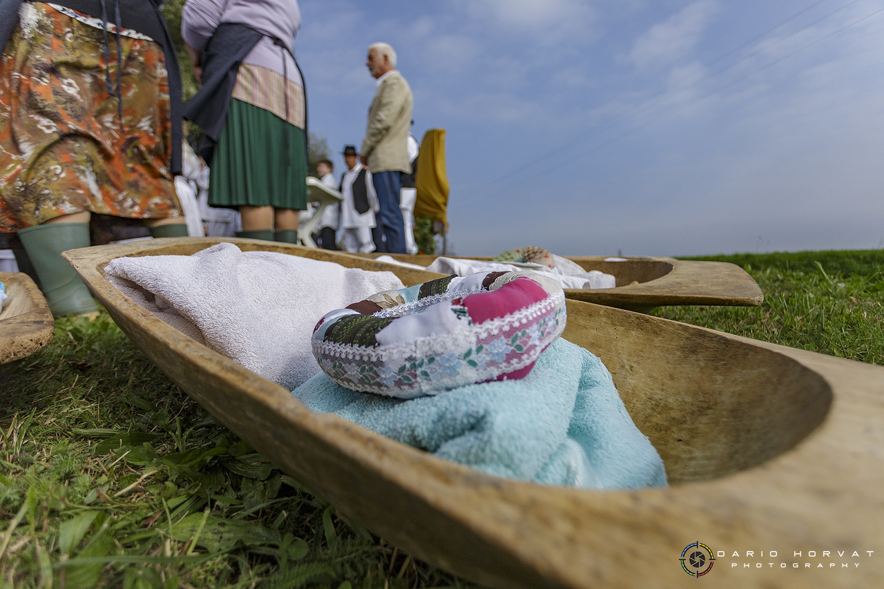 U Gardinovcu svečano otkrivena spomen-ploča posvećena seoskom pralu na potoku Trnavi