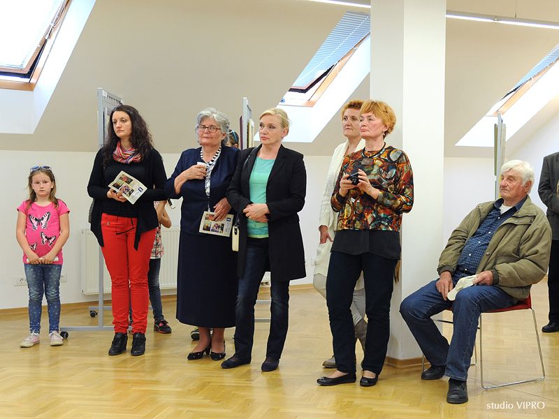 351715276dsc6838978378