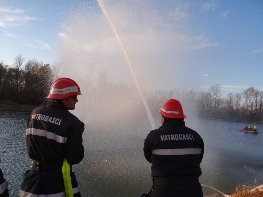 Vatrogasna vježba na obali Mičigen jezera