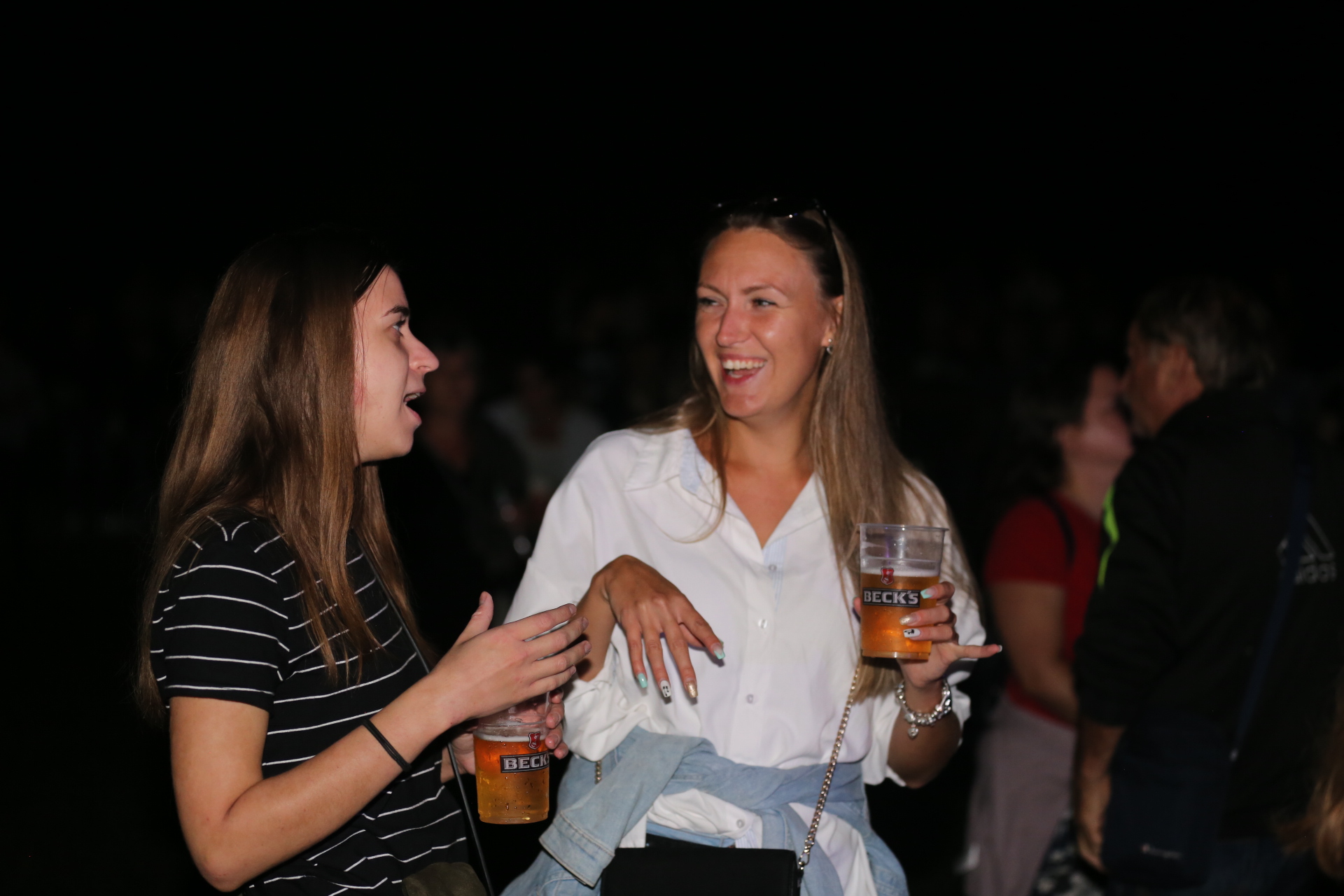 FOTO I VIDEO Vesna Pisarović na Marini Prelog rasplesala mnogobrojne posjetitelje i uveličala prvu večer Festivala balona