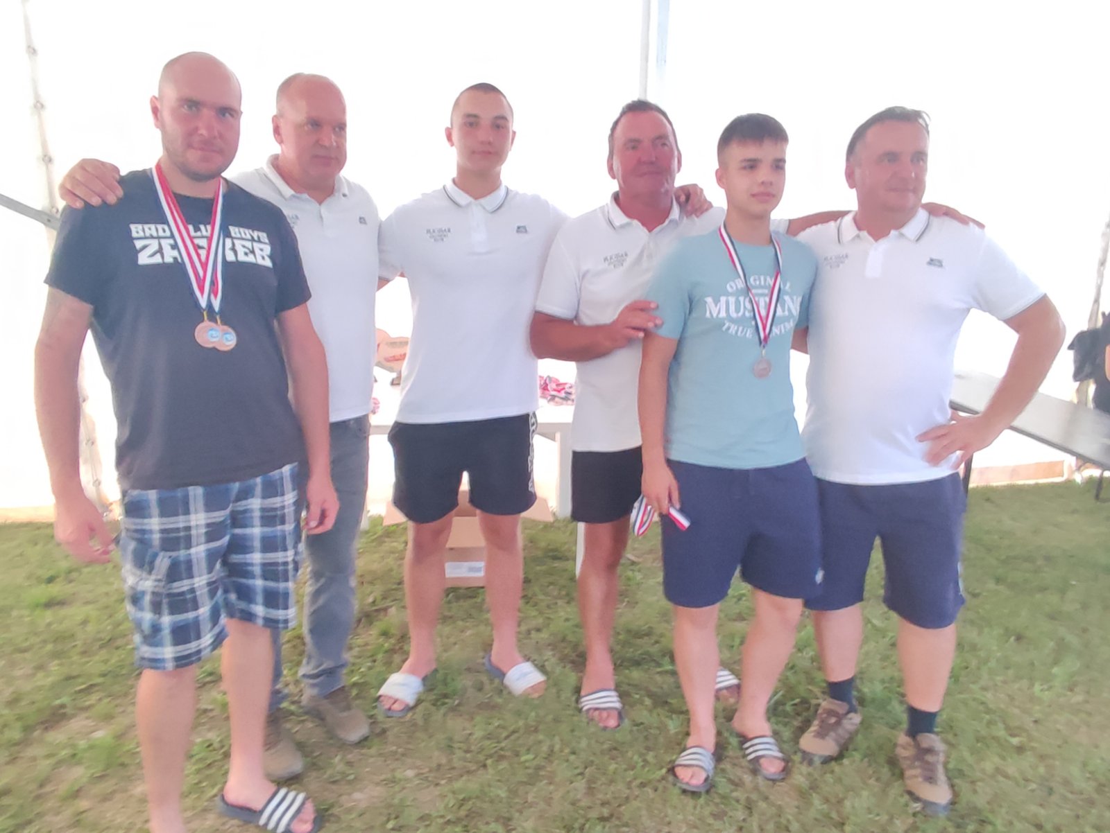 FOTO Pobjednici natjecanja u ekipnom veslanju dravskim čamcima su ekipe ‘Royal transport’ i ‘Fljojsarice’ FOTO Pobjednici natjecanja u ekipnom veslanju dravskim čamcima su ekipe ‘Royal transport’ i ‘Fljojsarice’