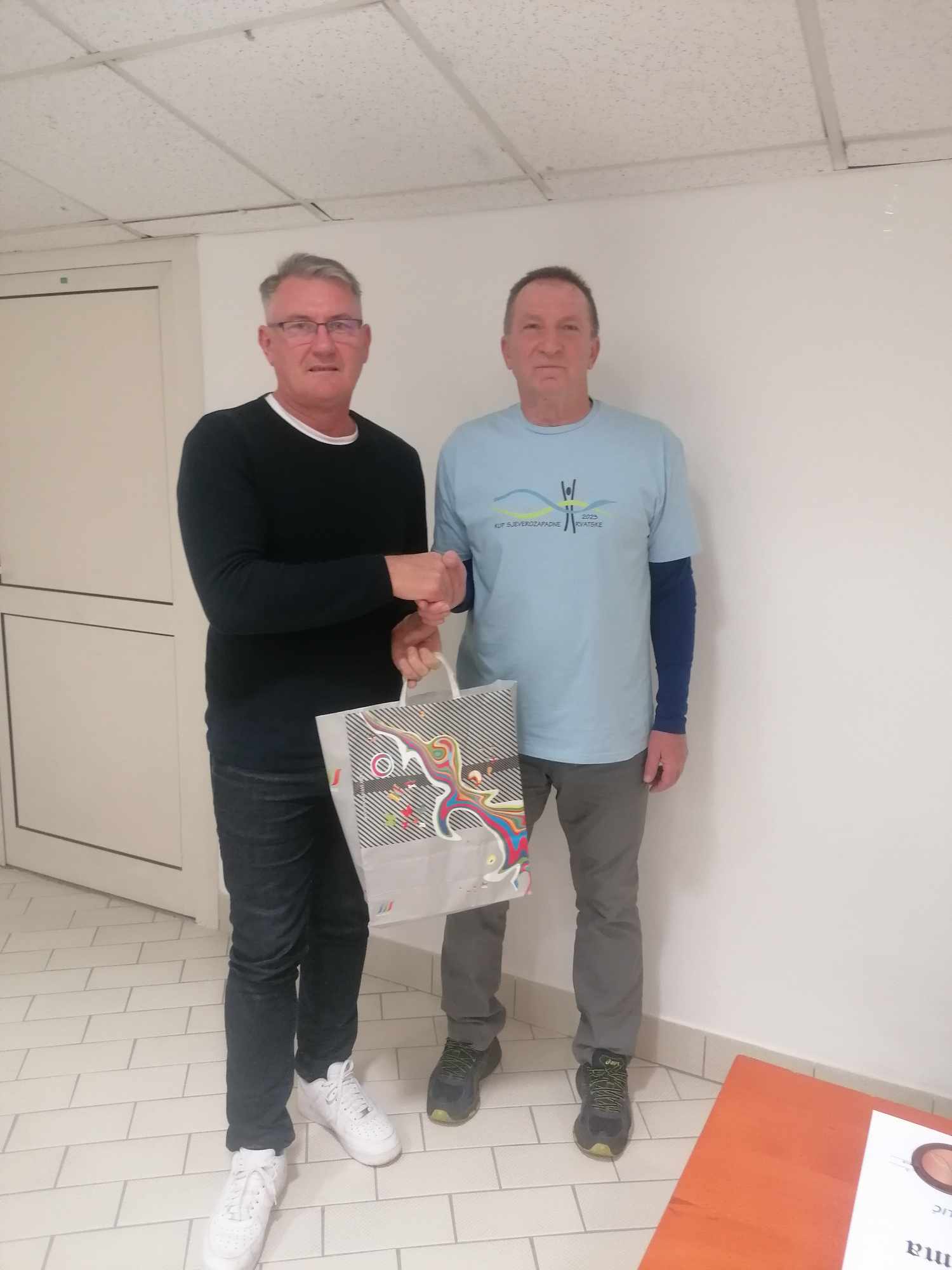 Image 5923301 (auto) Image 5923301 (auto)