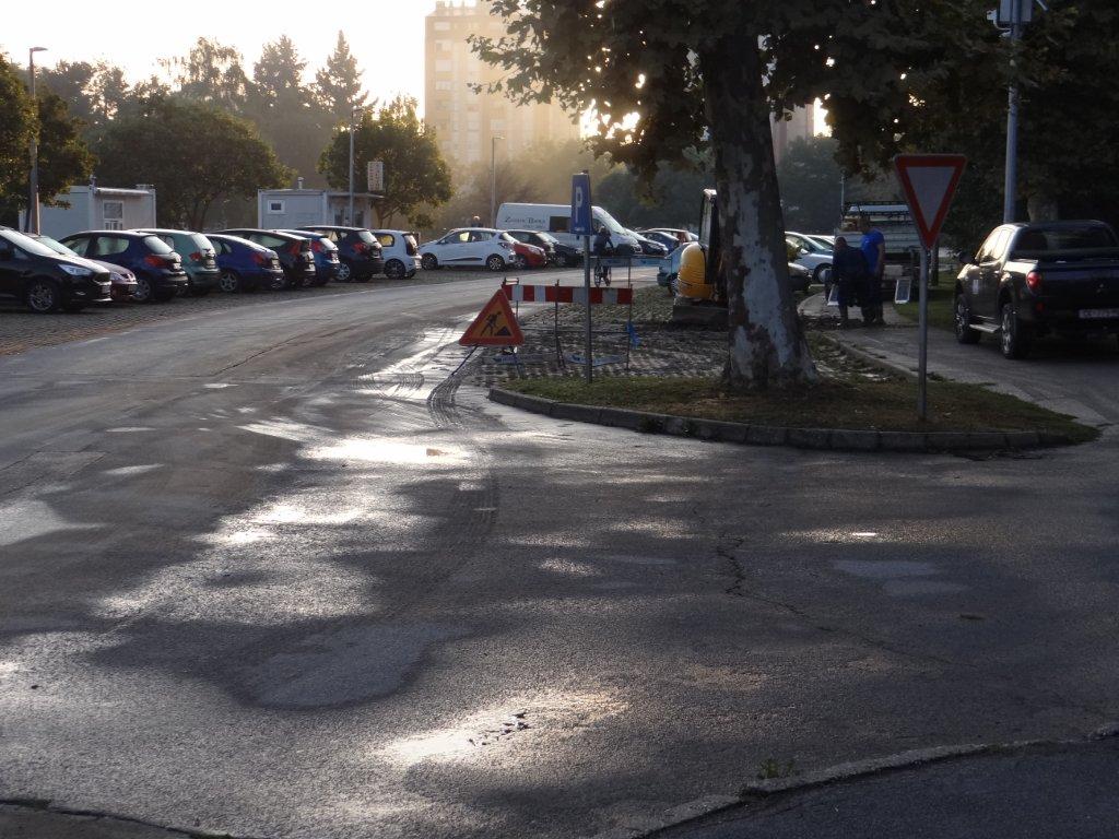 Neugodna noć za stanare jedne čakovečke ulice: Poplavljen dio ulice, parkirani automobili pod vodom Neugodna noć za stanare jedne čakovečke ulice: Poplavljen dio ulice, parkirani automobili pod vodom