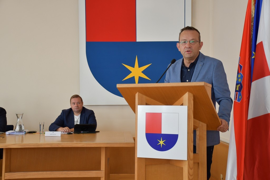 CENTRALIZACIJA BOLNICA Međimurska županija traži ocjenu ustavnosti zakona kojima osnivačka prava nad bolnicama preuzima država CENTRALIZACIJA BOLNICA Međimurska županija traži ocjenu ustavnosti zakona kojima osnivačka prava nad bolnicama preuzima država