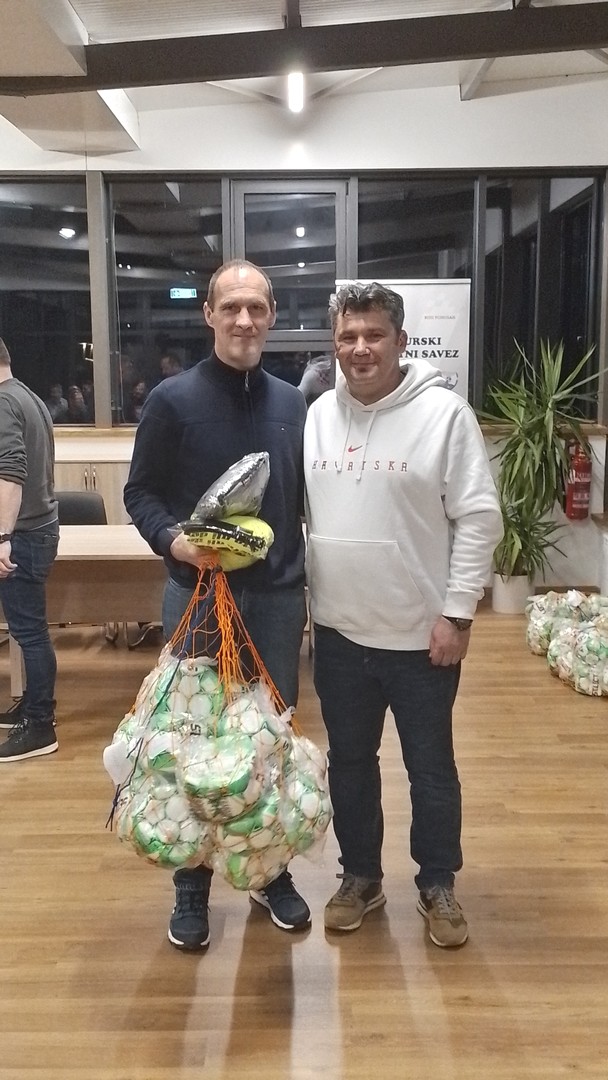 Međimurski nogometni savez školama nogometa podijelio 350 lopti i 400 markera