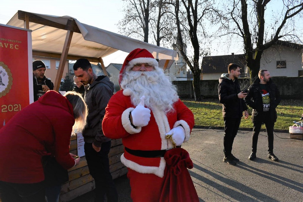 Prvi Božićni sajam u Pribislavcu naišao na odličan odaziv