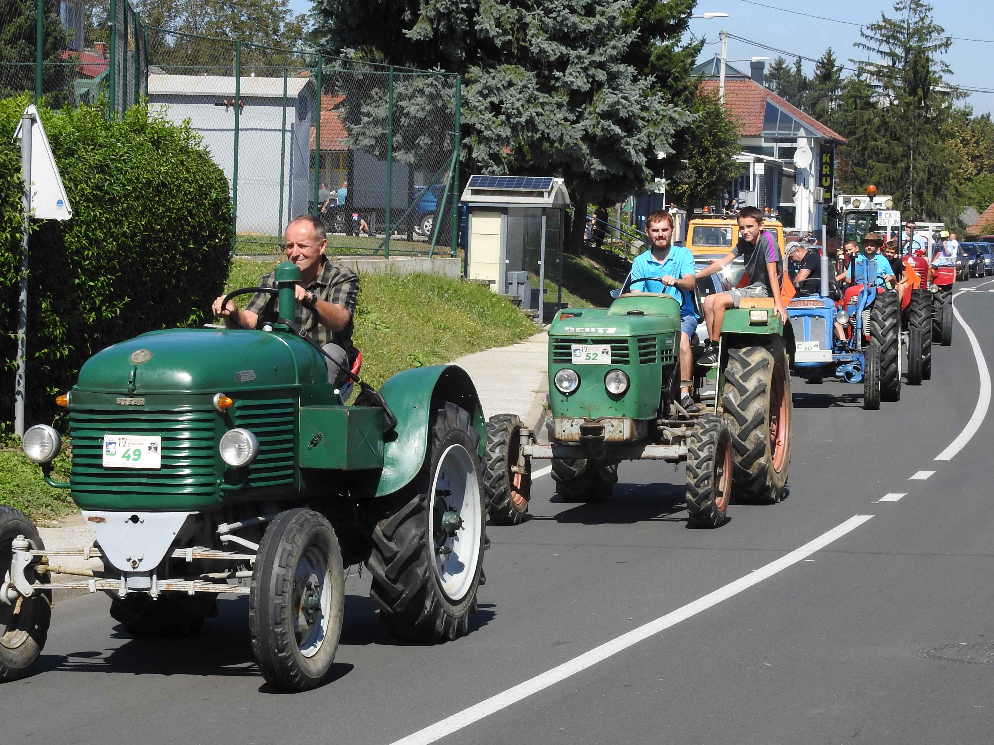 SELNICA Pogledajte kako je bilo na 17. susretu starih traktora