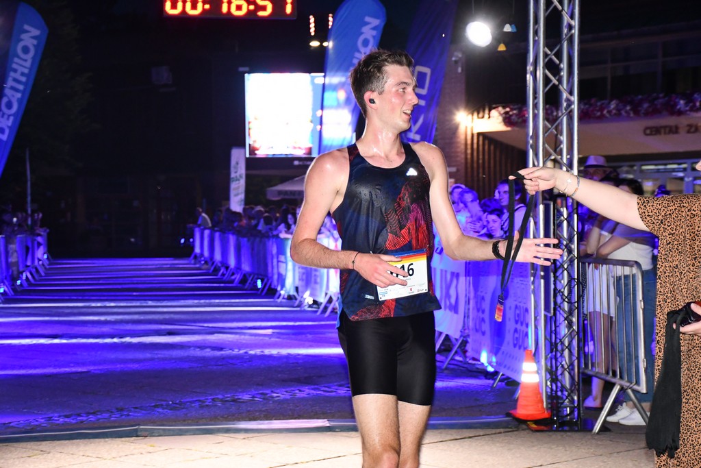 POGLEDAJTE TKO JE SVE TRČAO Veliki broj trkača na ‘Čakovečkom noćnom ceneru’