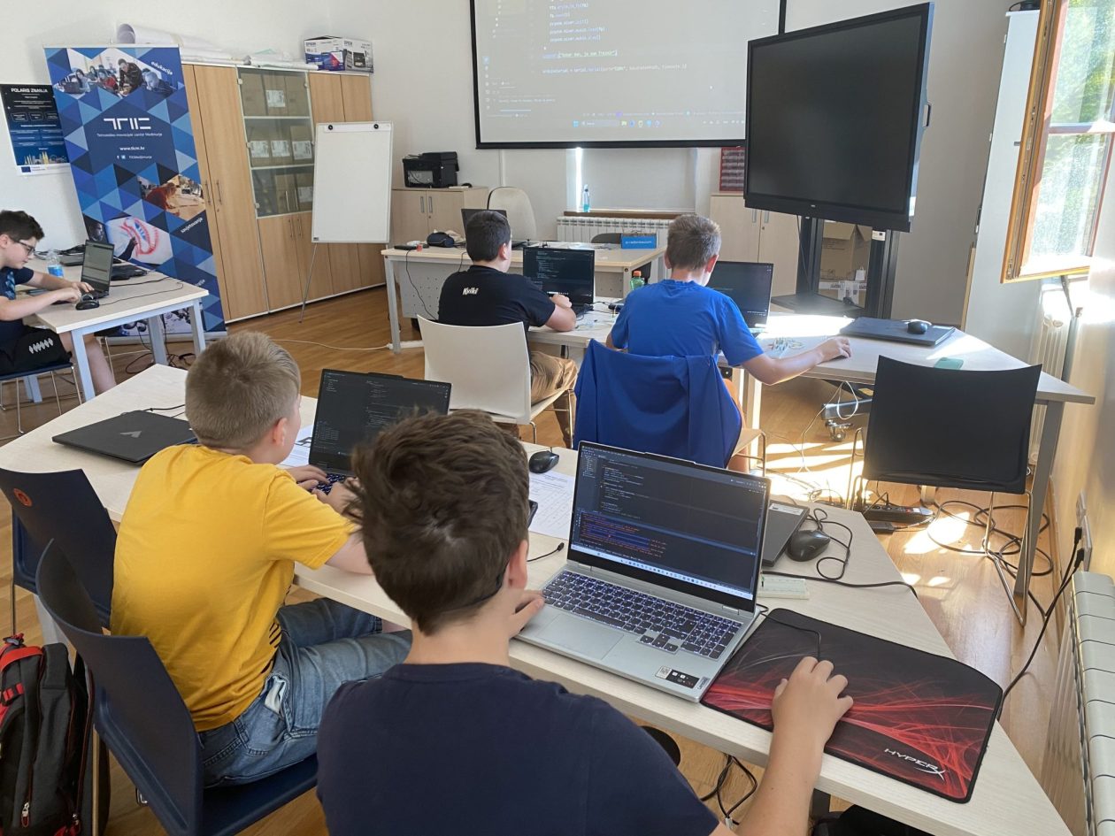 25-08-08-10-32-40-6188-min-2048×1536