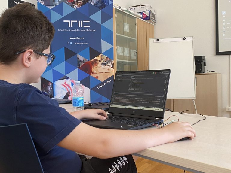 25-08-08-10-33-12-6192-min-768×576