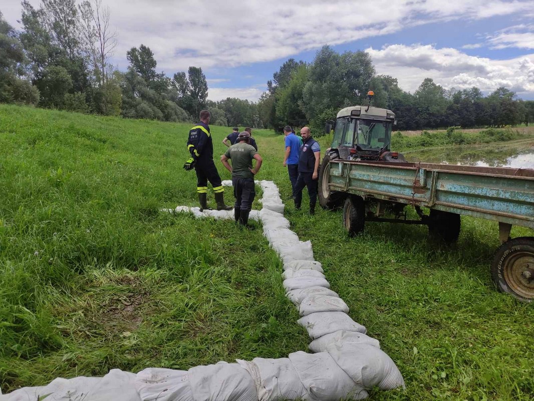 FOTO Napravljen je obilazak cijelog nasipa i dalje nema opasnosti za Goričan FOTO Napravljen je obilazak cijelog nasipa i dalje nema opasnosti za Goričan