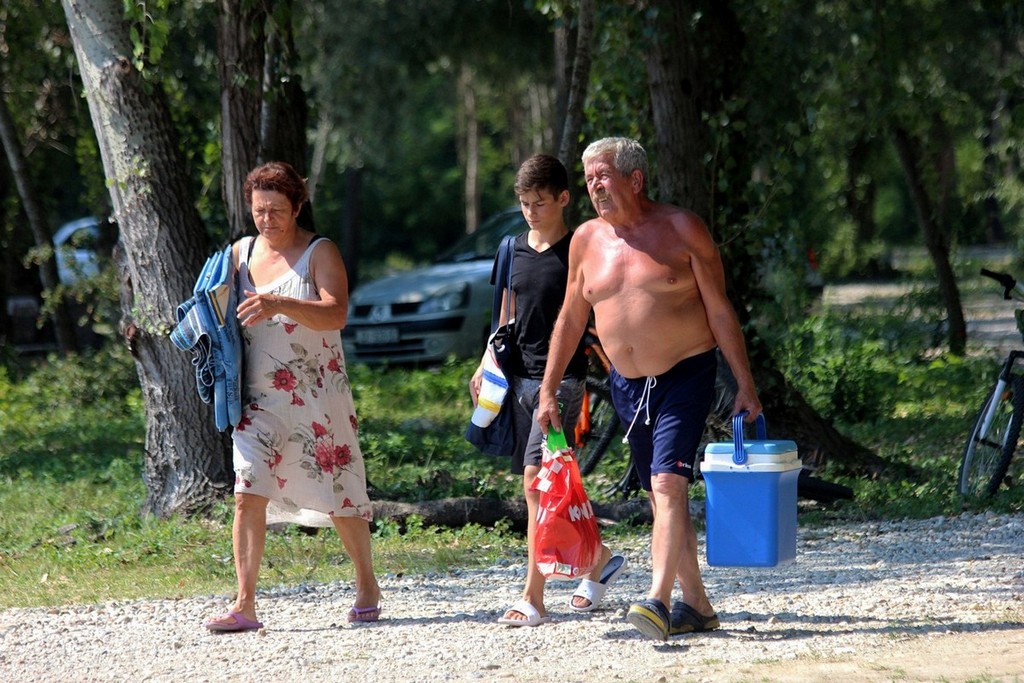 Međimurke i Međimurci spas od ljetnih vrućina potražili uz rijeku Dravu