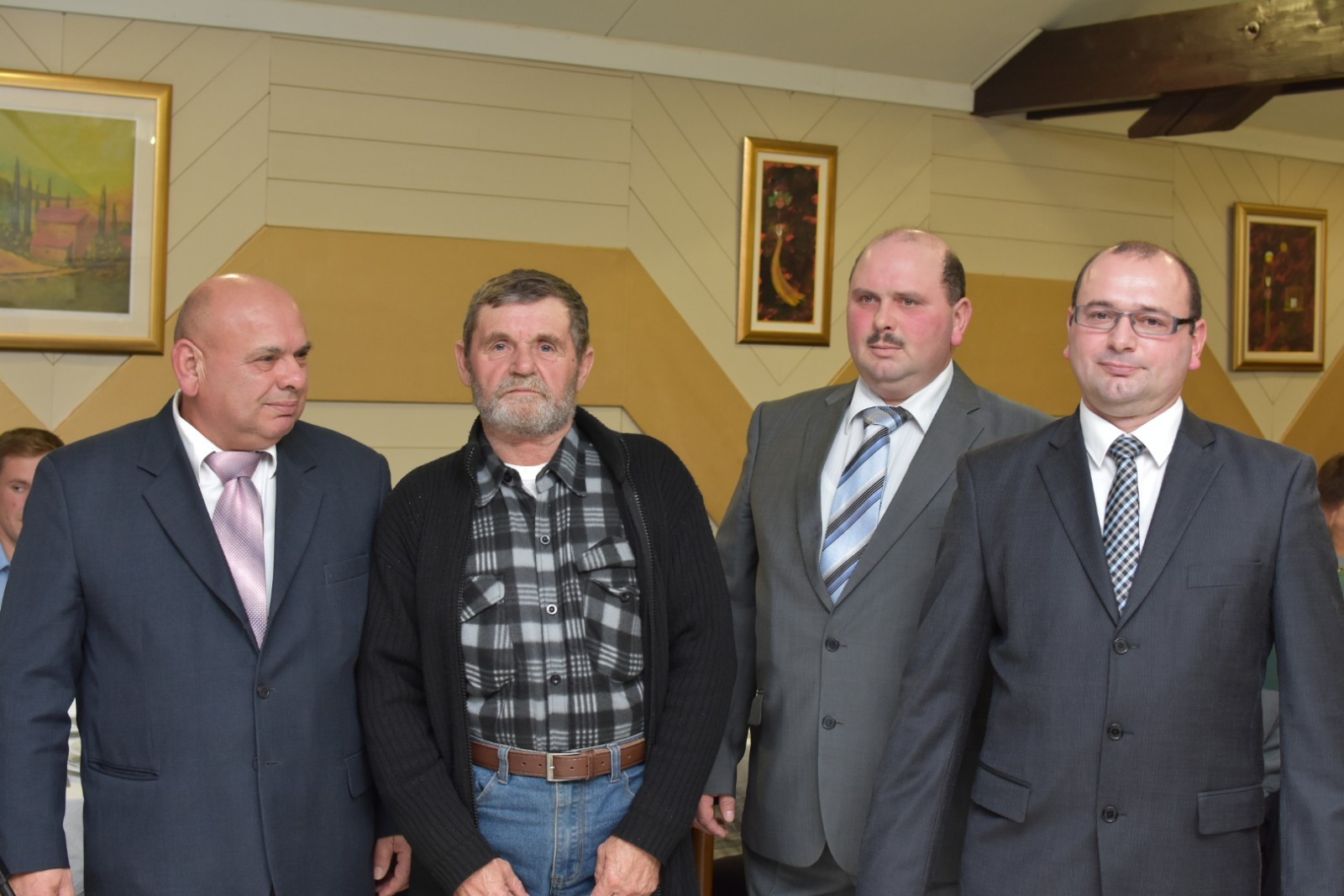 ANDRIJA TOMAŠEK ‘Sinovi nastavljaju moj posao i siguran sam da će uspješno trajati i slijedećih 25 godina’ ANDRIJA TOMAŠEK ‘Sinovi nastavljaju moj posao i siguran sam da će uspješno trajati i slijedećih 25 godina’