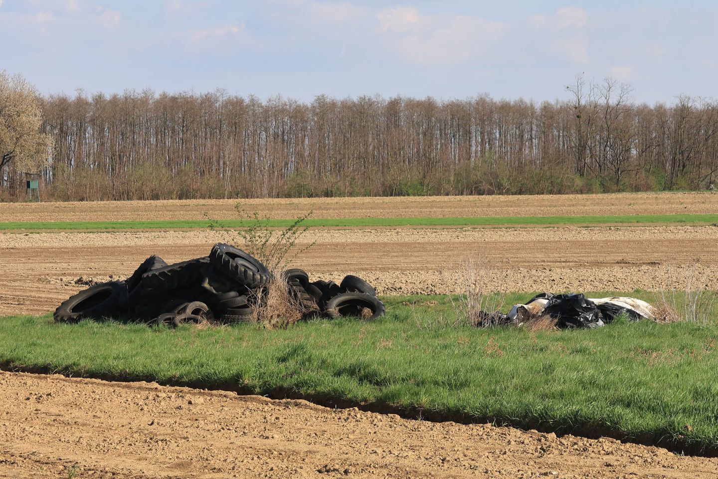 Ilegalni otpad u Slemenicama