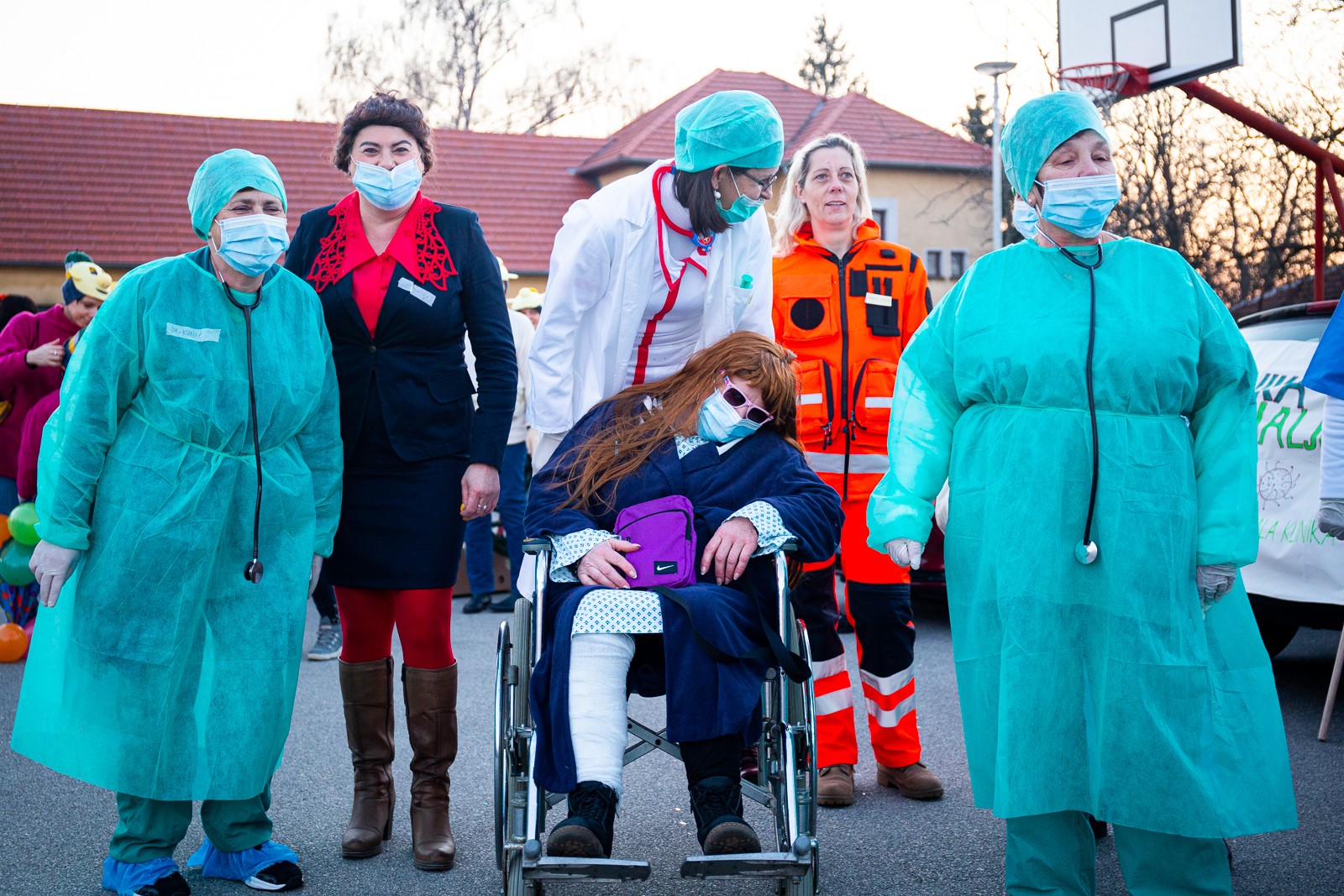 DOMIŠLJATE MAŠKARE U ZASADBREGU Bolničari, vještice, Škoti…