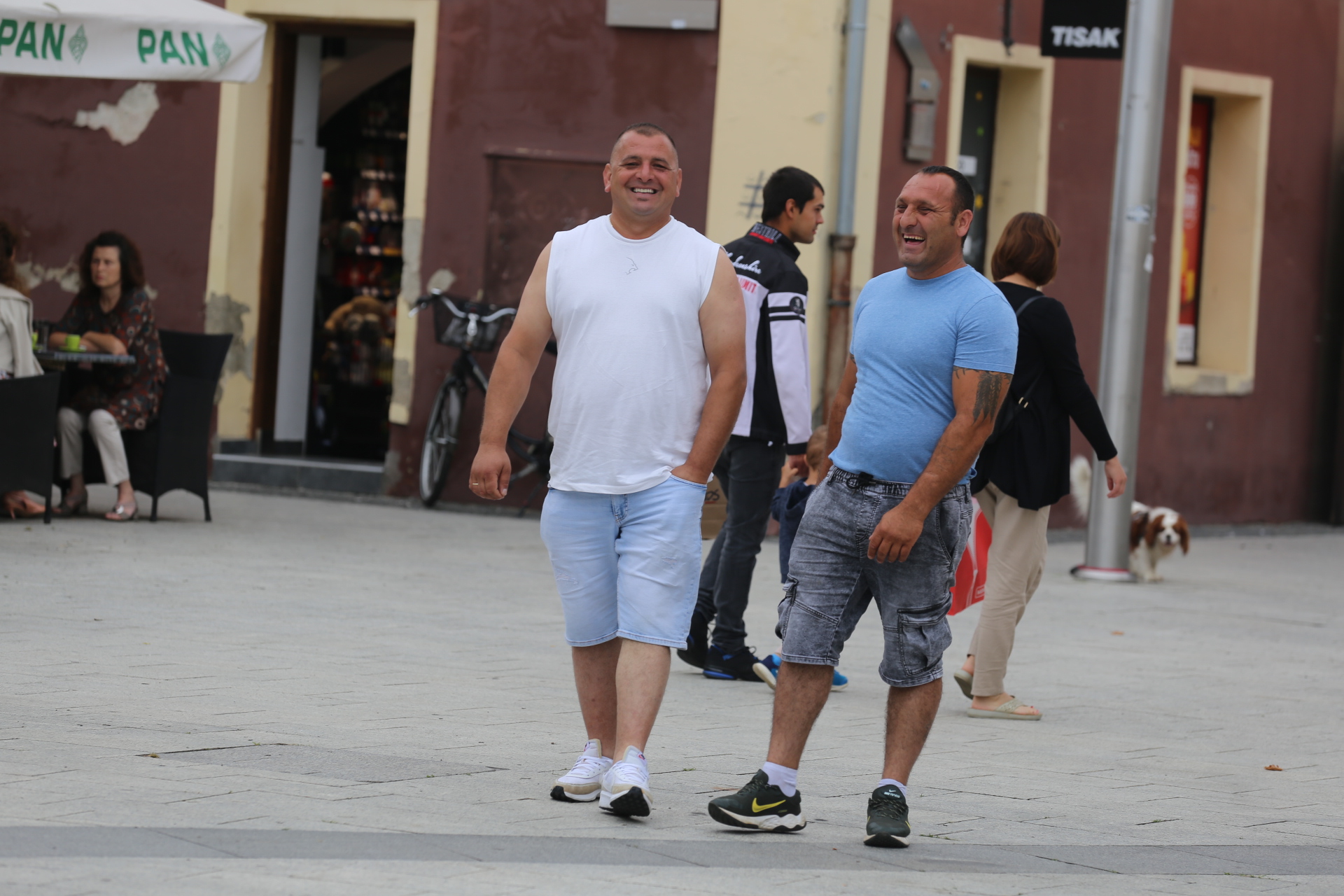 KLIKOM PO ČAKOVCU Ni tmurno vrijeme ne može spriječiti odlično ljetno raspoloženje u centru grada KLIKOM PO ČAKOVCU Ni tmurno vrijeme ne može spriječiti odlično ljetno raspoloženje u centru grada